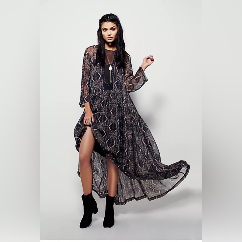 ISO New Romantics Celtic wanderer Maxi in S or M.